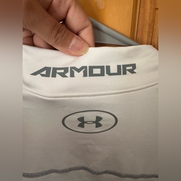 Under Armour White and Gray Performance Top - Picture 4 of 7